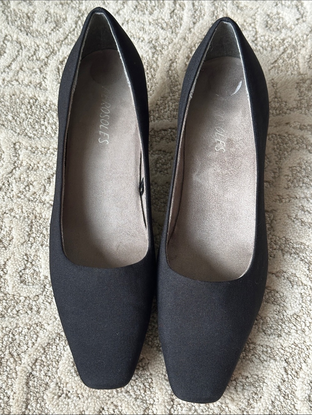 AEROSOLES Black Pointed Square-Toe Heels